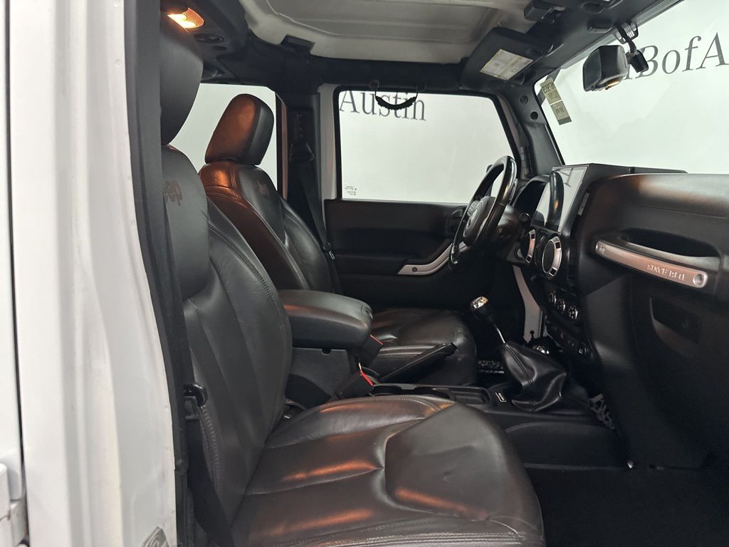 2014 Jeep Wrangler Unlimited Sahara photo 20