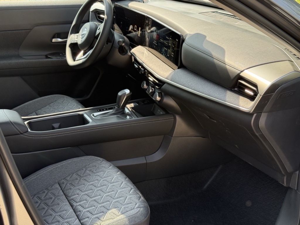 2025 Nissan Kicks SV photo 31