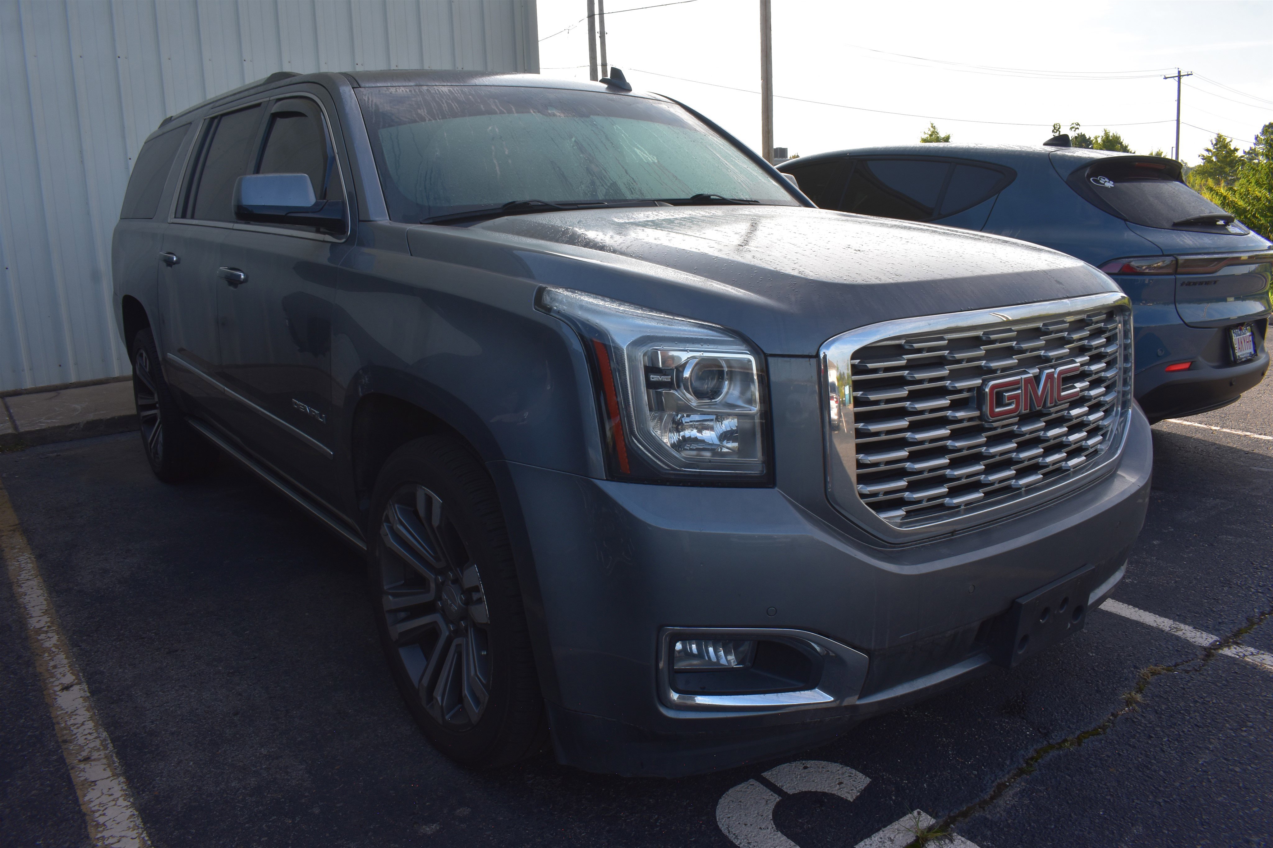 2019 Gmc Yukon XL Denali photo 2