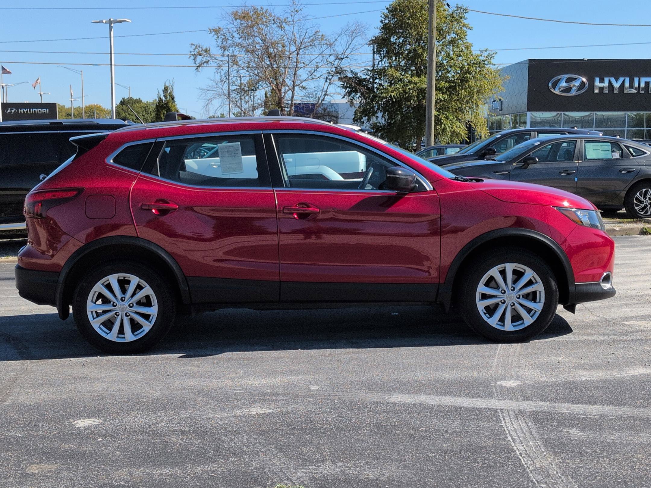 2018 Nissan Rogue Sport SV photo 2