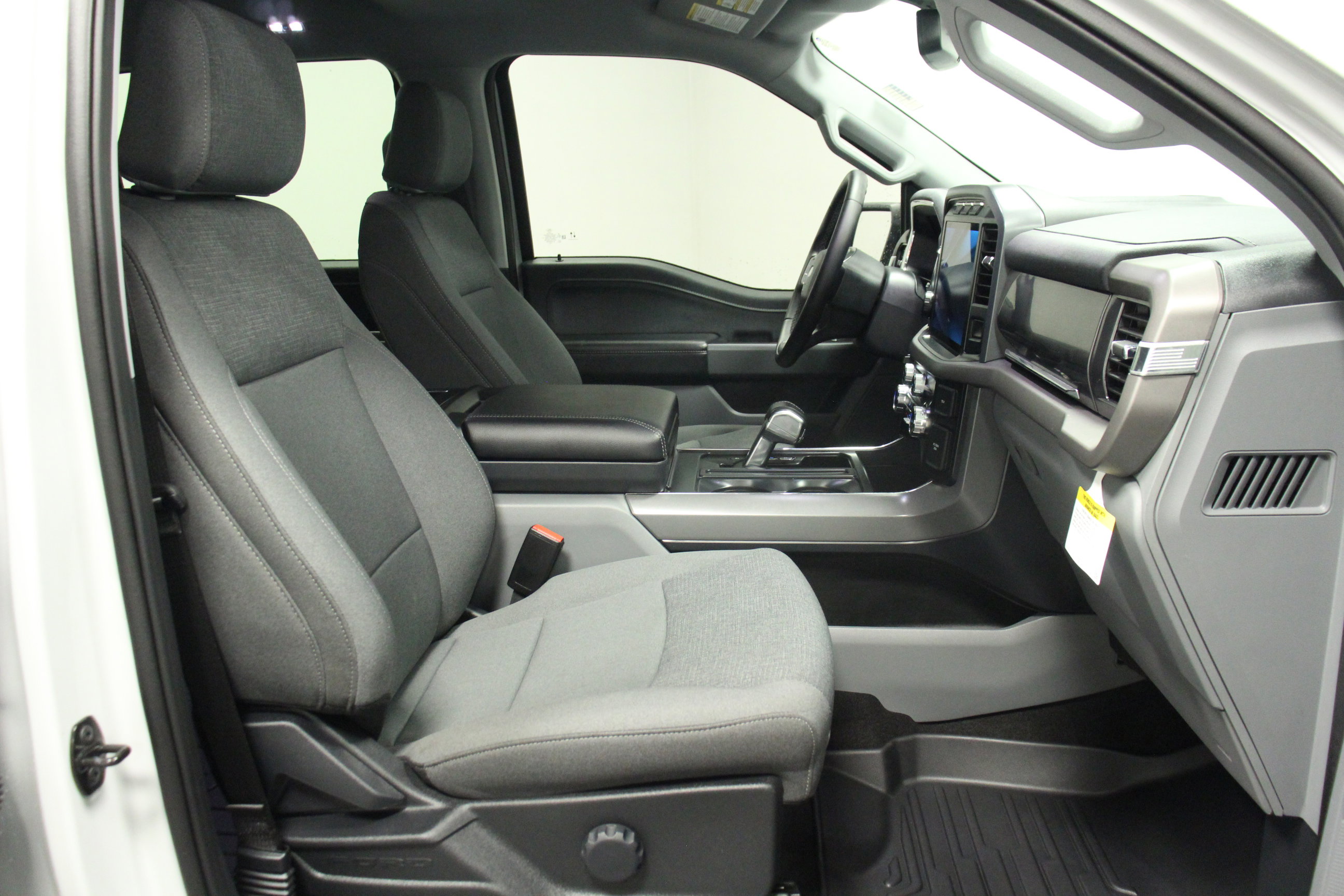 2024 Ford F-150 Lightning XLT photo 14