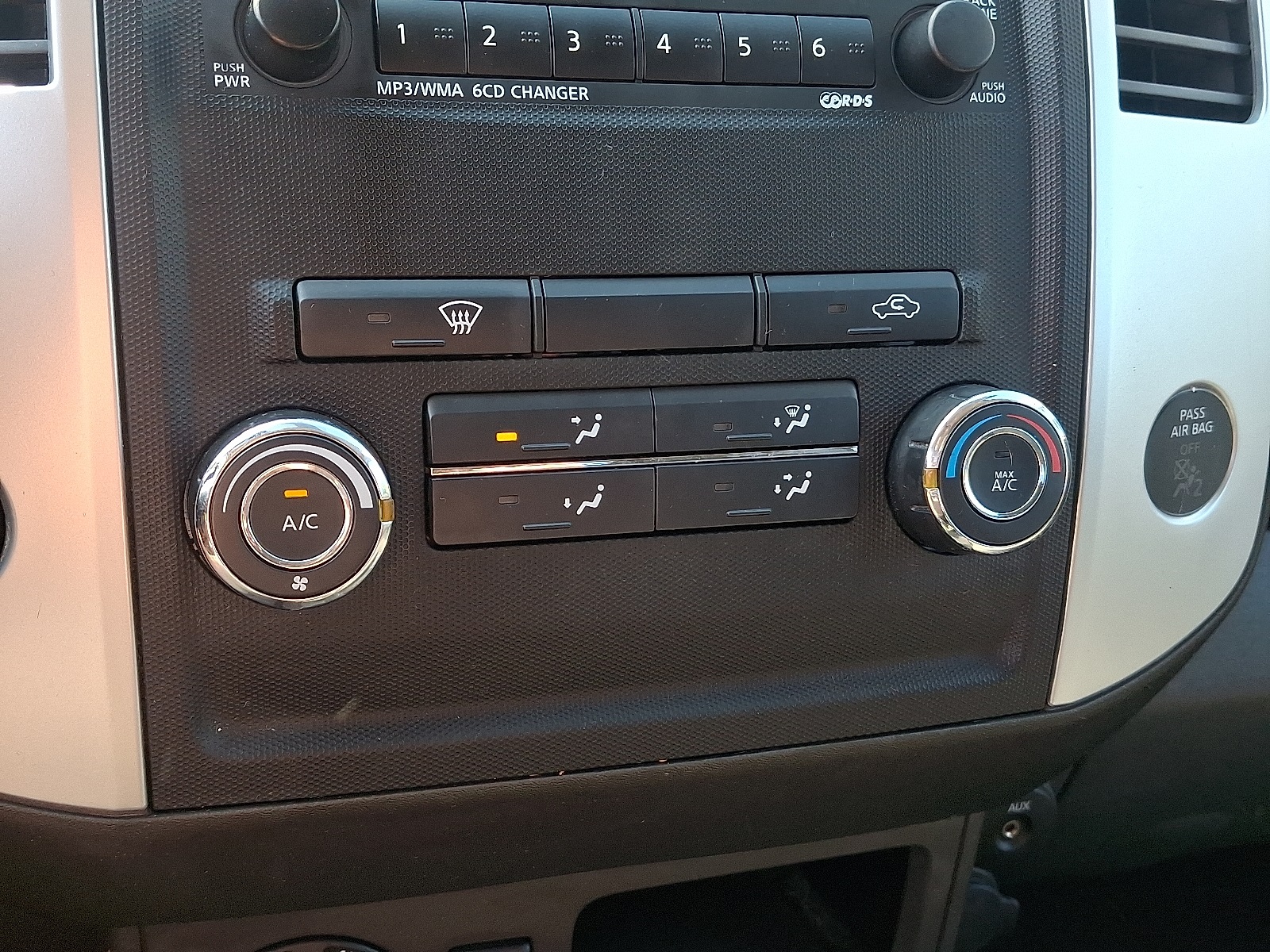 2012 Nissan Frontier SV photo 14