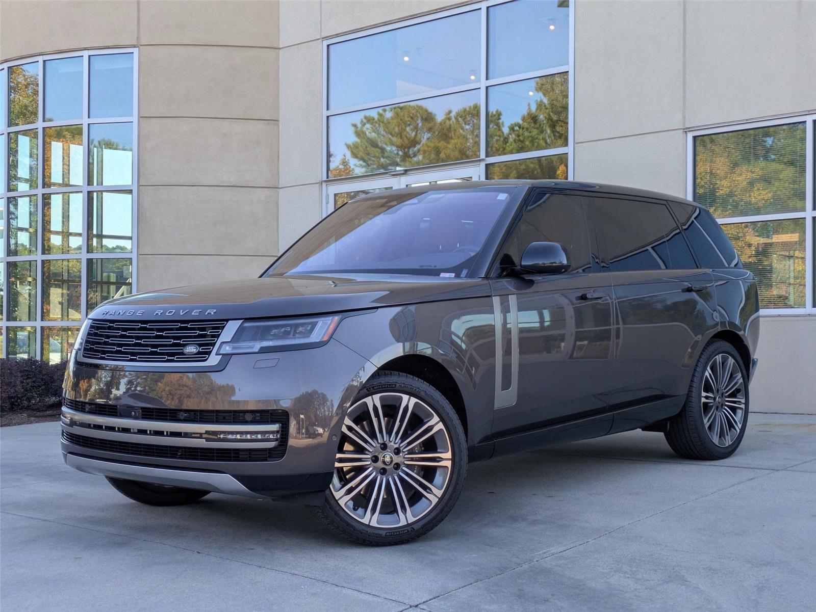2022 Land Rover New Range Rover SE
