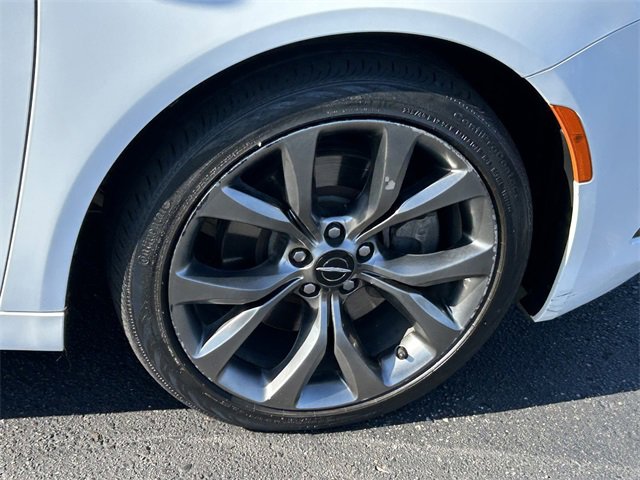 2016 Chrysler 200 S photo 33