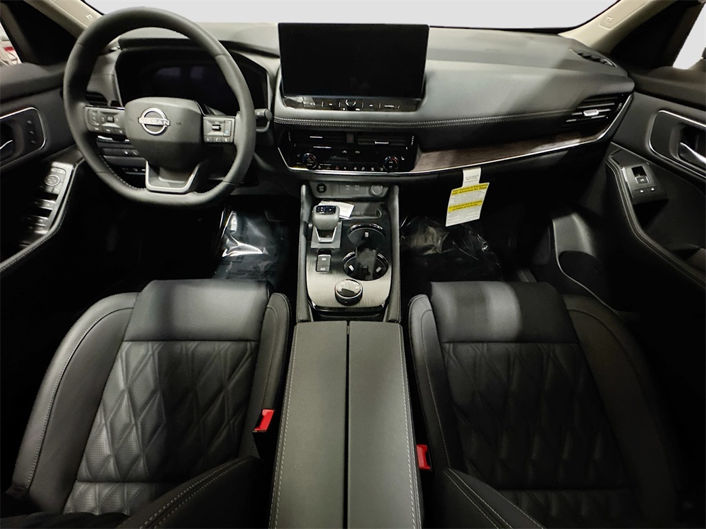 2026 Nissan Rogue Platinum photo 4