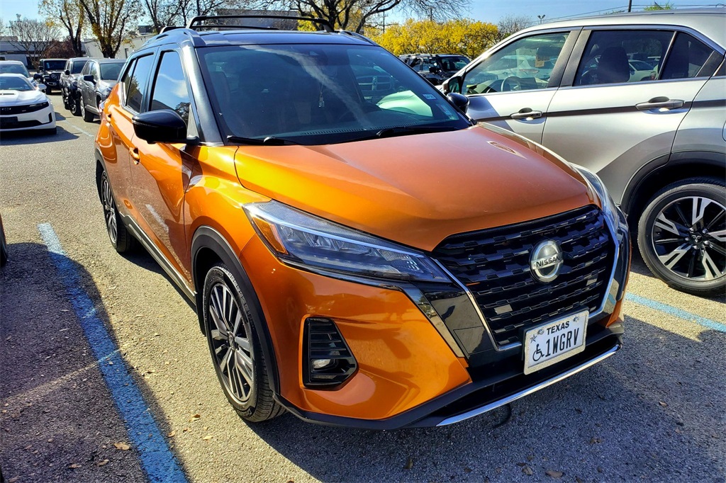 2021 Nissan Kicks SR's photo