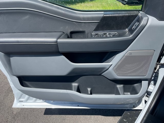2025 Ford F-150 Lightning photo 13