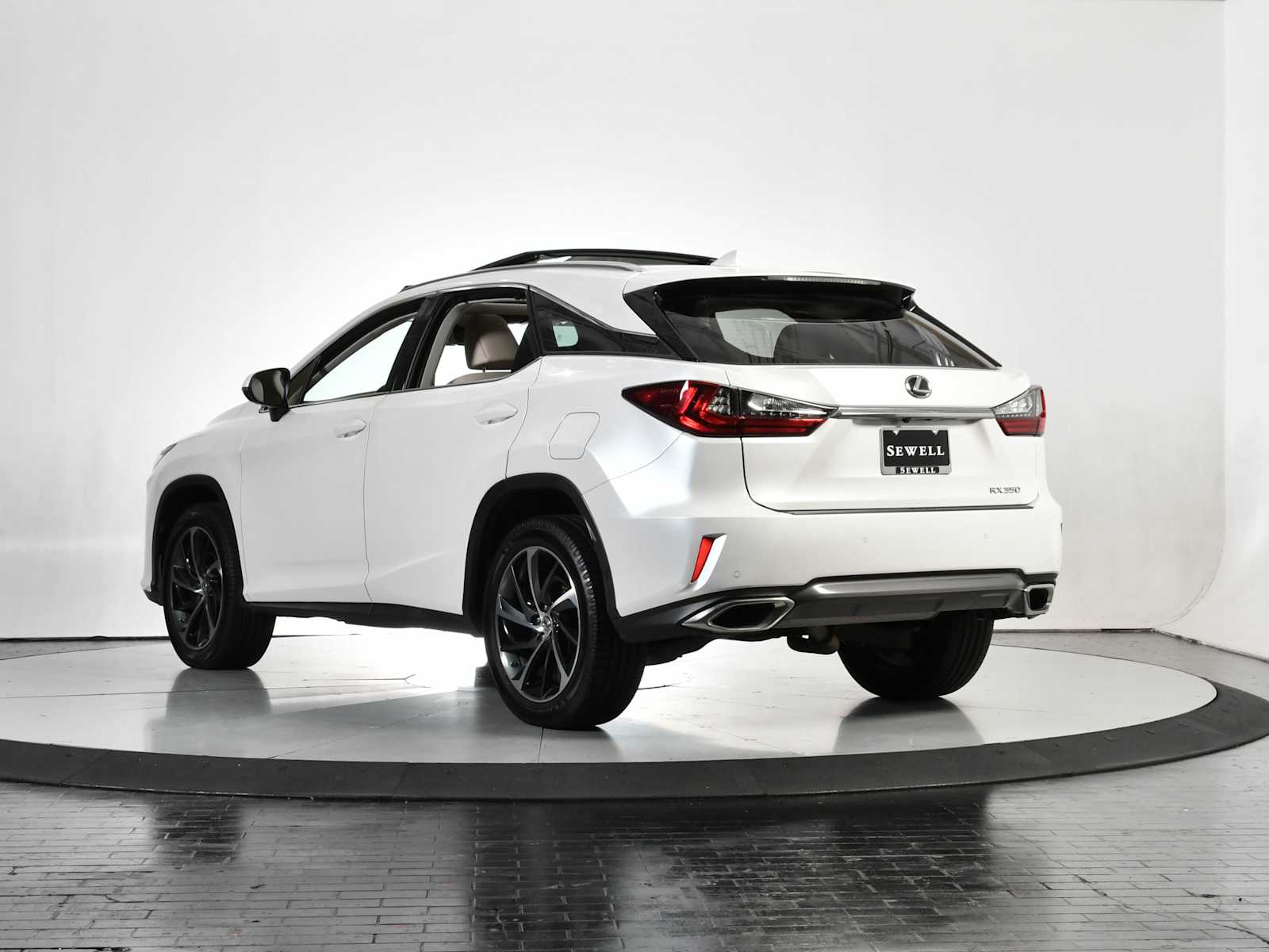 2017 Lexus RX photo 3