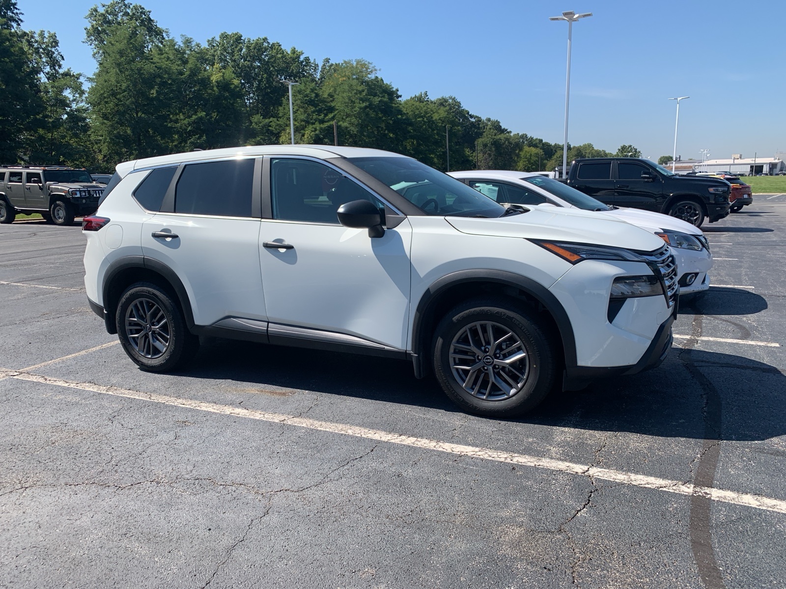 2024 Nissan Rogue S photo 4