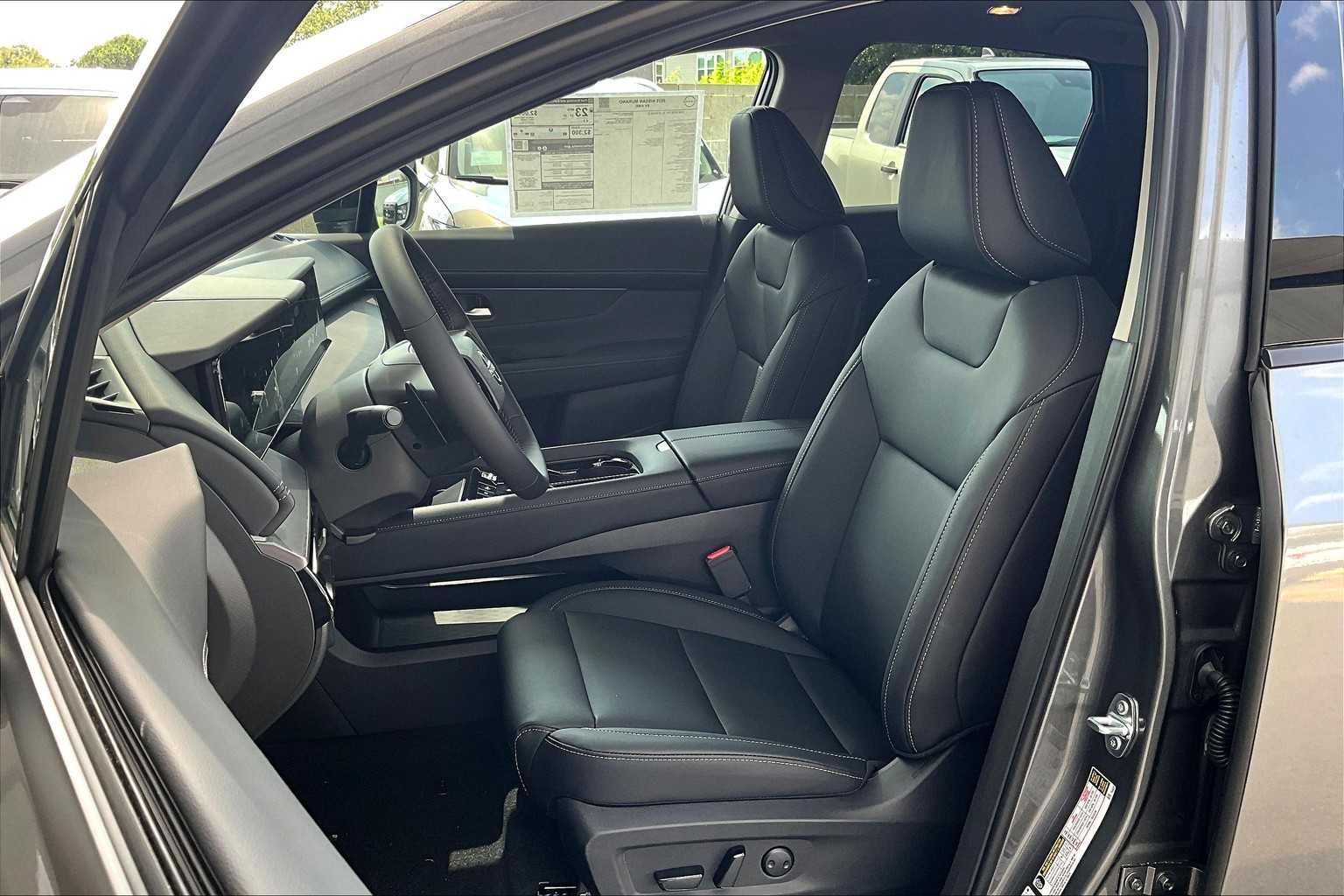 2025 Nissan Murano SV photo 14