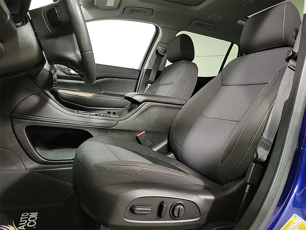 2023 GMC ACADIA - Image 10