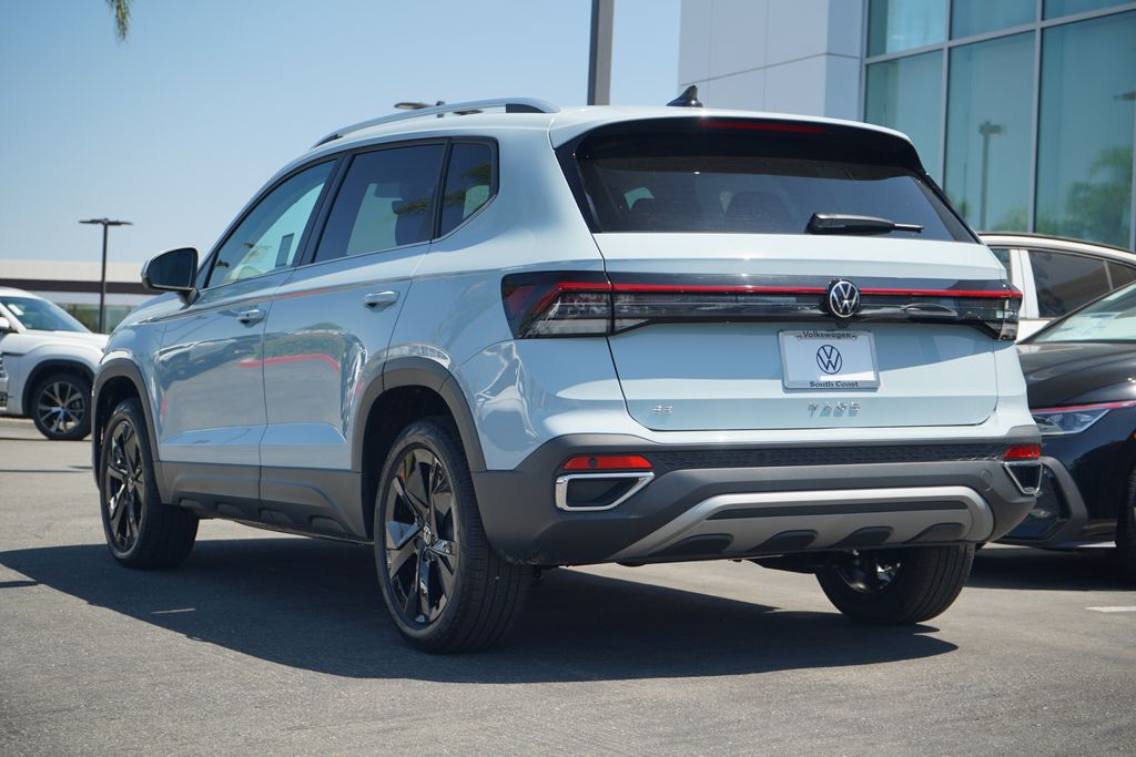 2025 Volkswagen Taos SE photo 3
