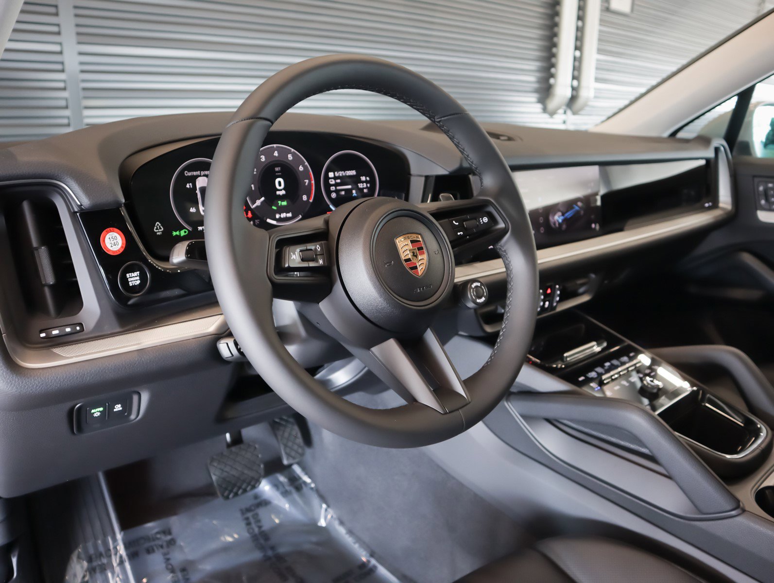 2025 Porsche Cayenne E-Hybrid Coupe photo 4