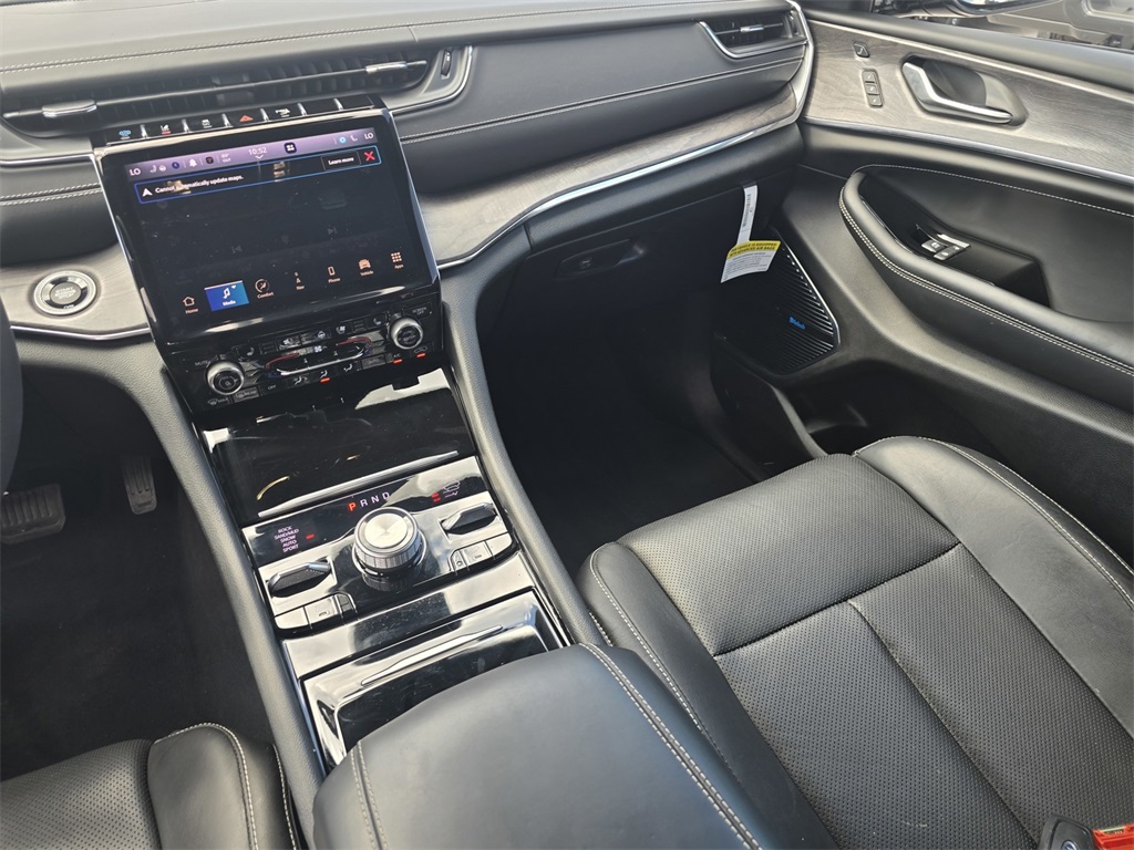2023 Jeep Grand Cherokee Overland 4xe photo 17