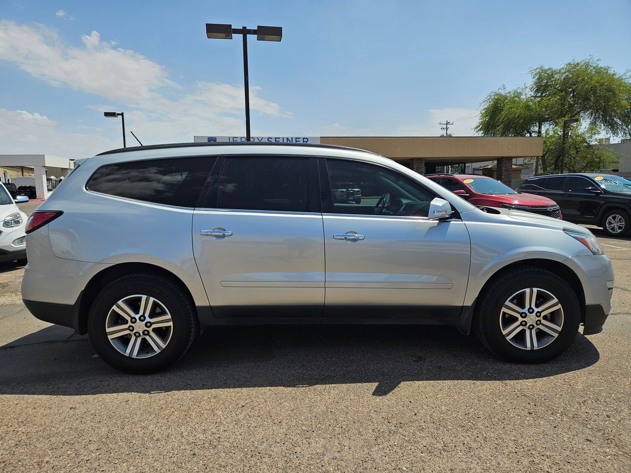 2015 Chevrolet Traverse 2LT photo 6