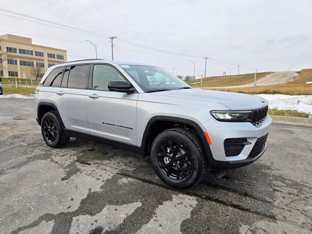 2025 Jeep Grand Cherokee Altitude's photo