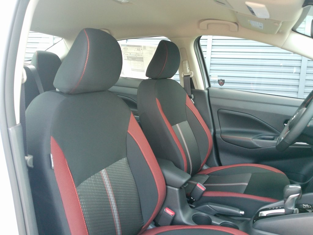 2025 Nissan Versa SR photo 12
