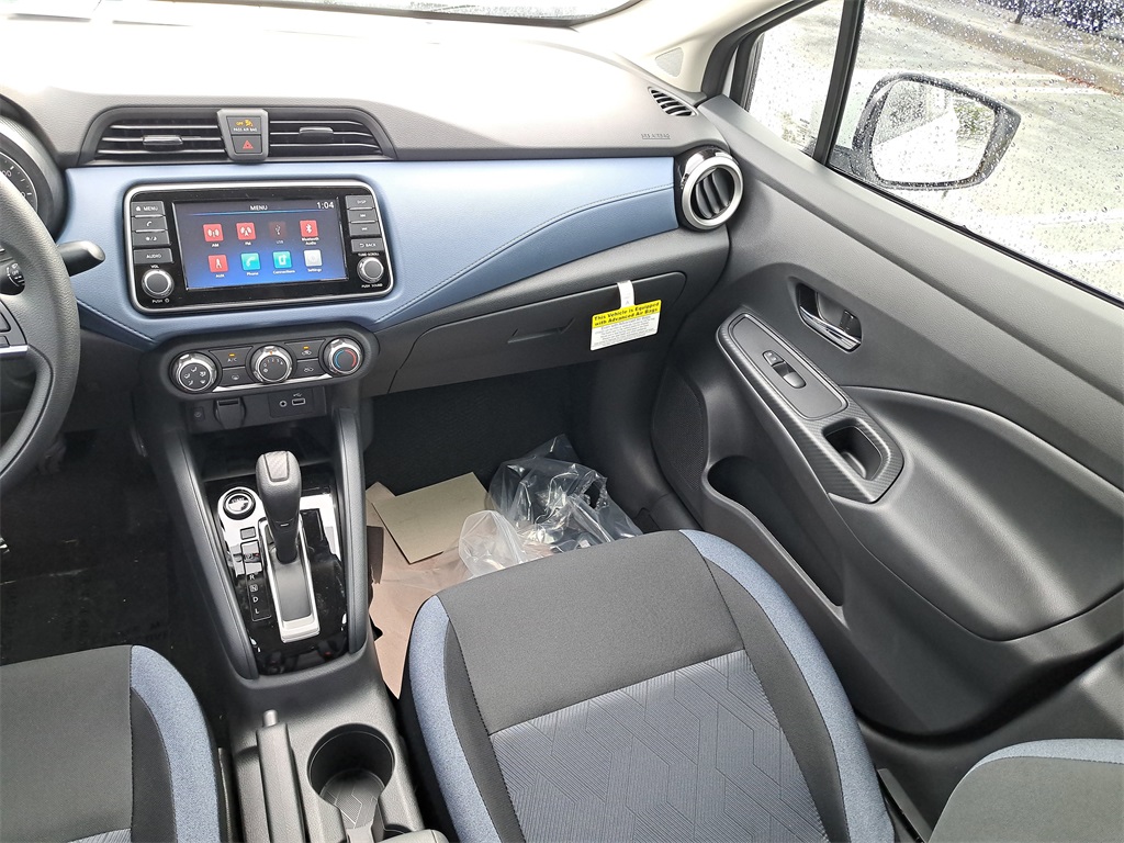 2025 Nissan Versa 1.6 SV photo 15