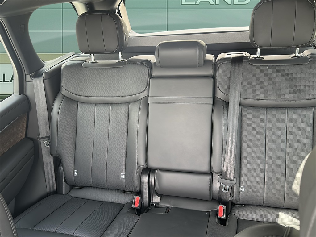 2024 Land Rover Range Rover SE photo 16