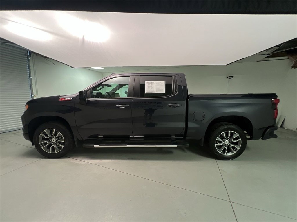 2023 Chevrolet Silverado RST photo 4
