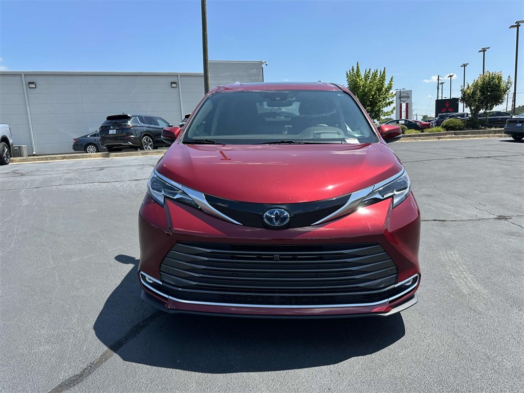 2023 Toyota Sienna Platinum photo 2