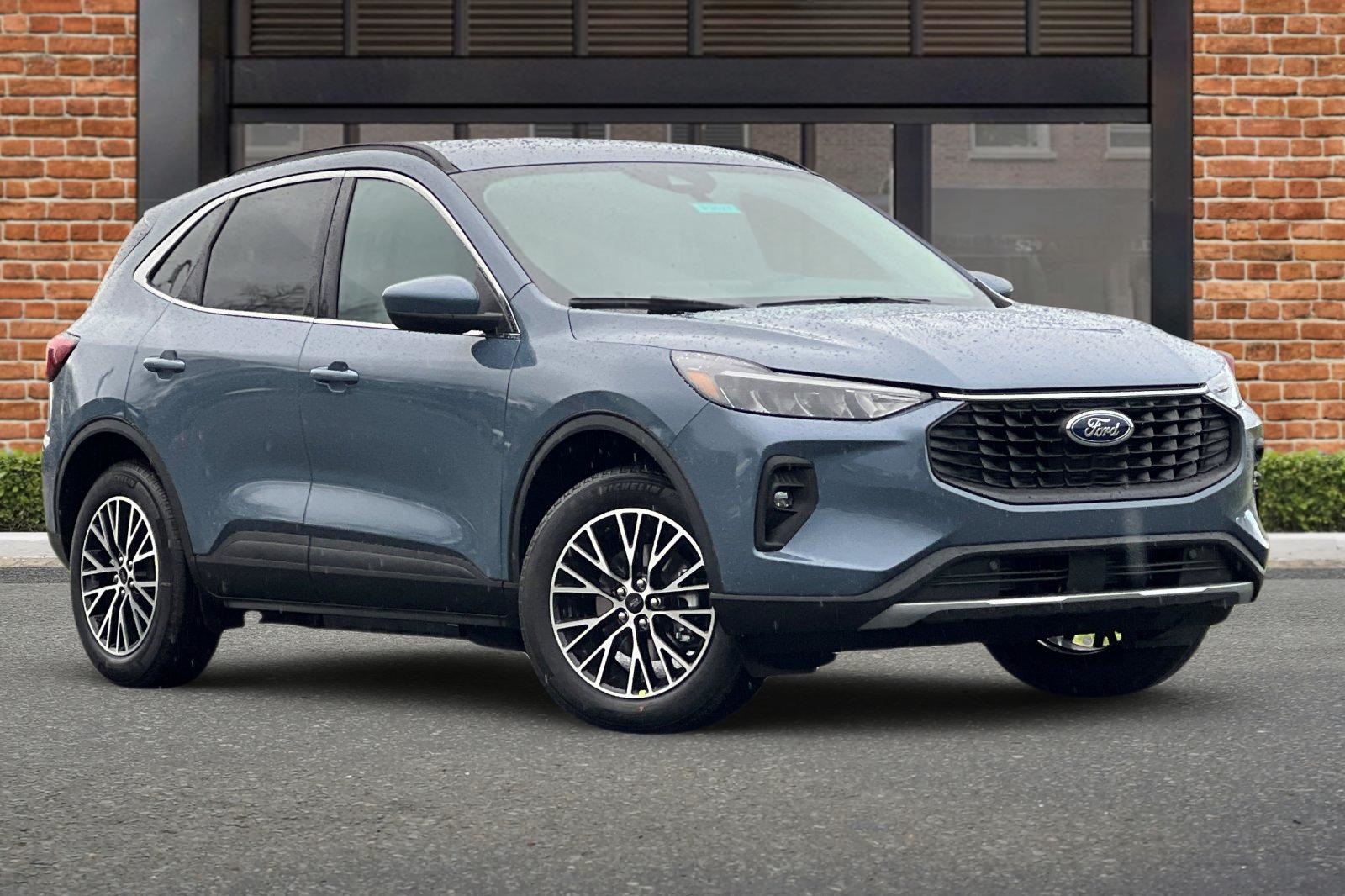 2025 Ford Escape Plug-In Hybrid photo 2