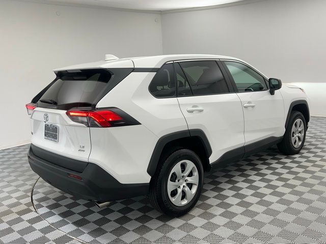 2024 Toyota RAV4 LE photo 3