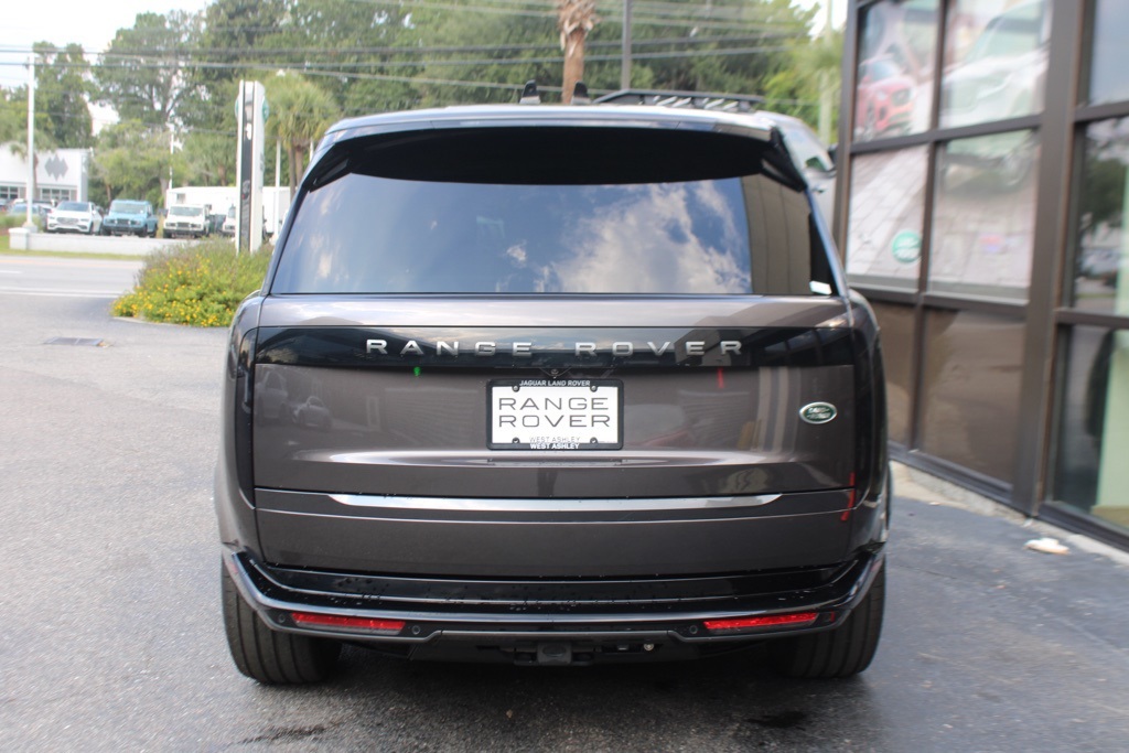 2023 Land Rover Range Rover SE photo 6