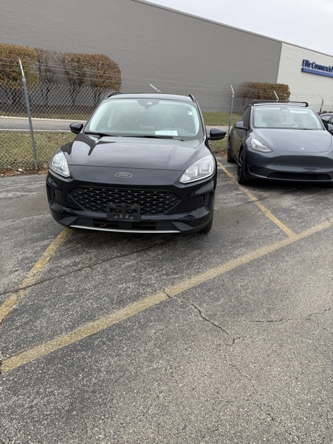 2021 Ford Escape SE photo 3