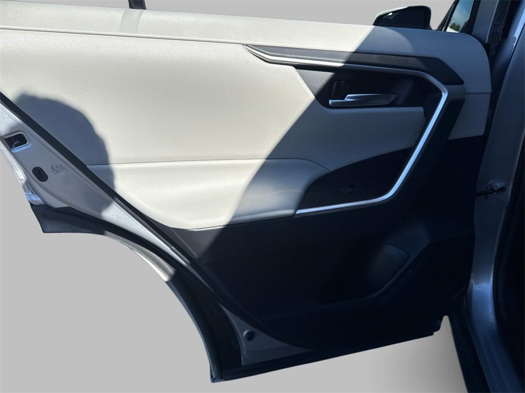 2020 Toyota RAV4 XLE Premium photo 11