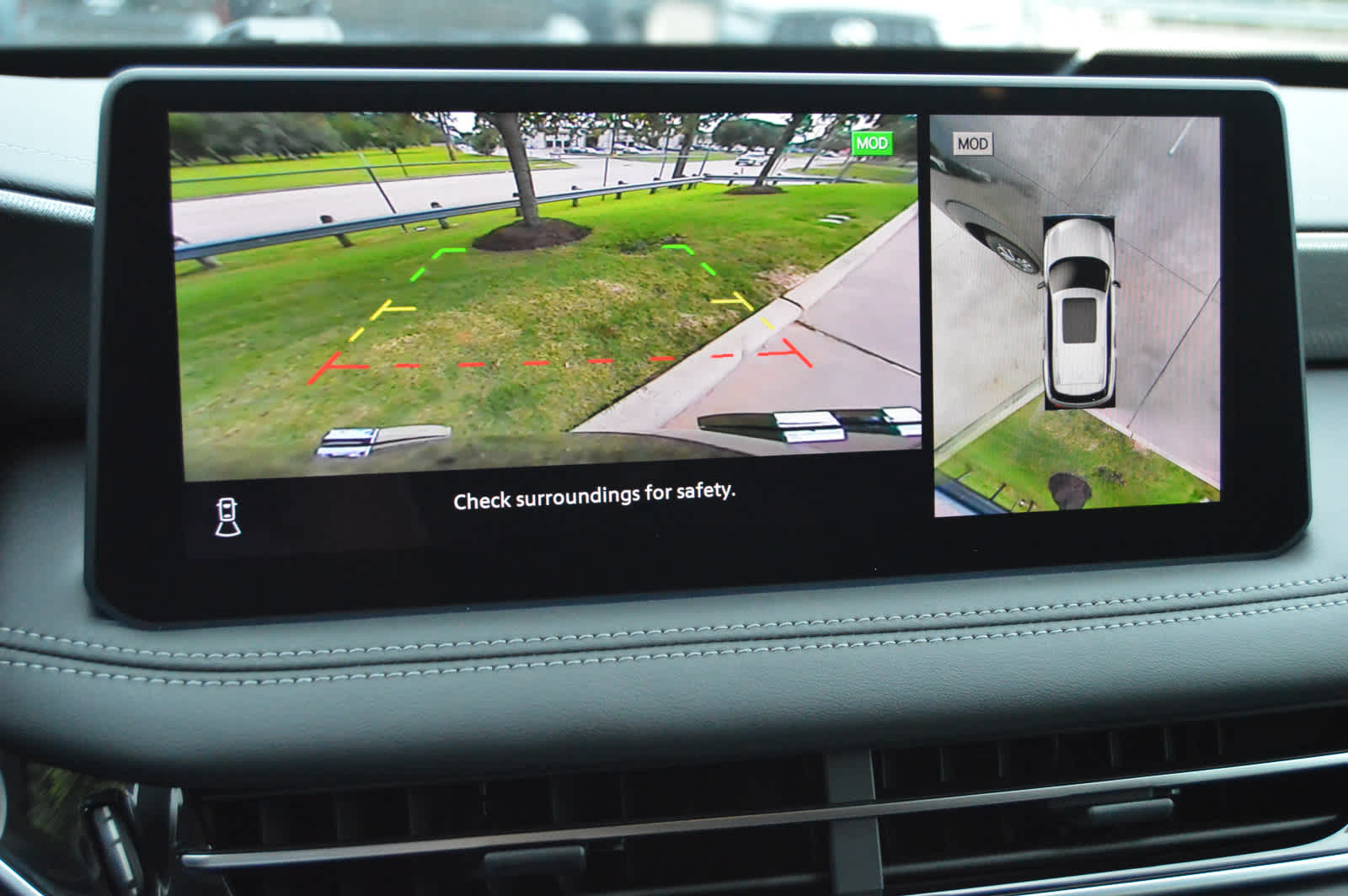 New 2025 Mineral Black INFINITI LUXE image 11