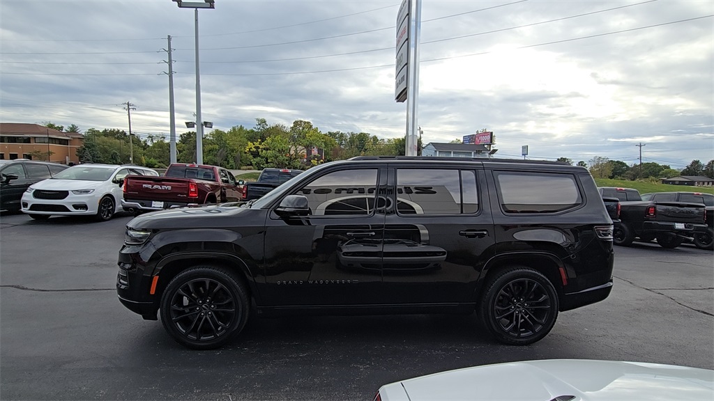 2022 Jeep Grand Wagoneer II photo 2