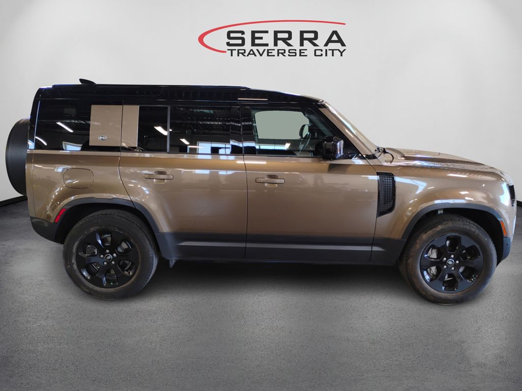 2020 Land Rover Defender SE photo 2