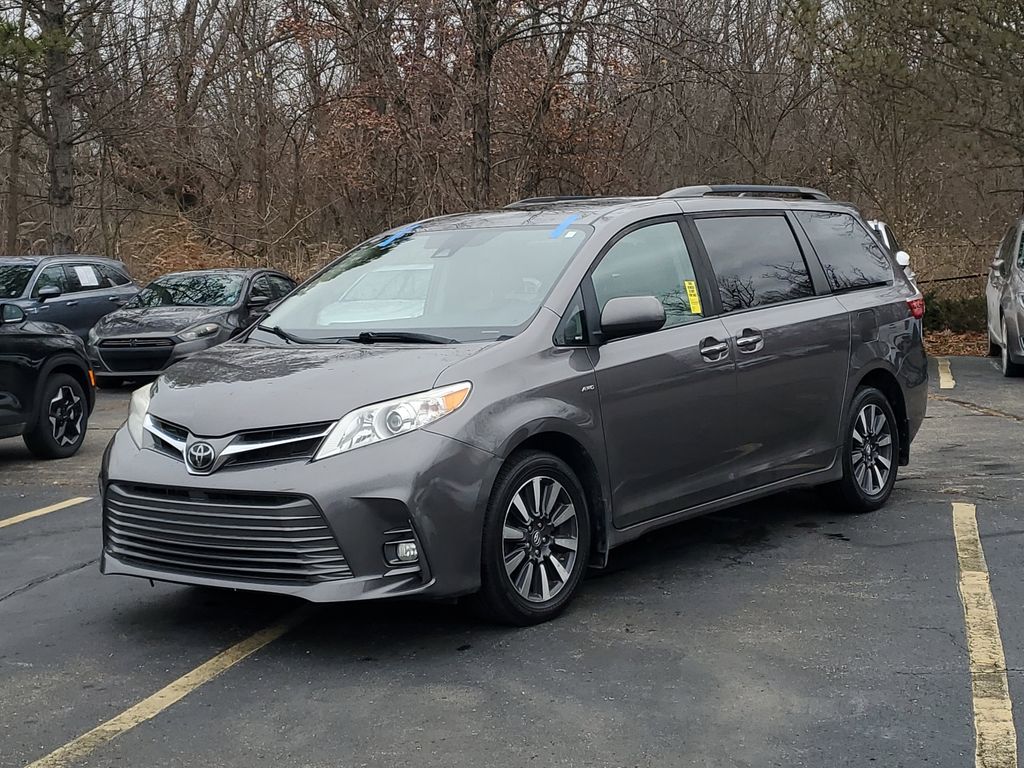 2019 Toyota Sienna Limited XLE Premium photo 2