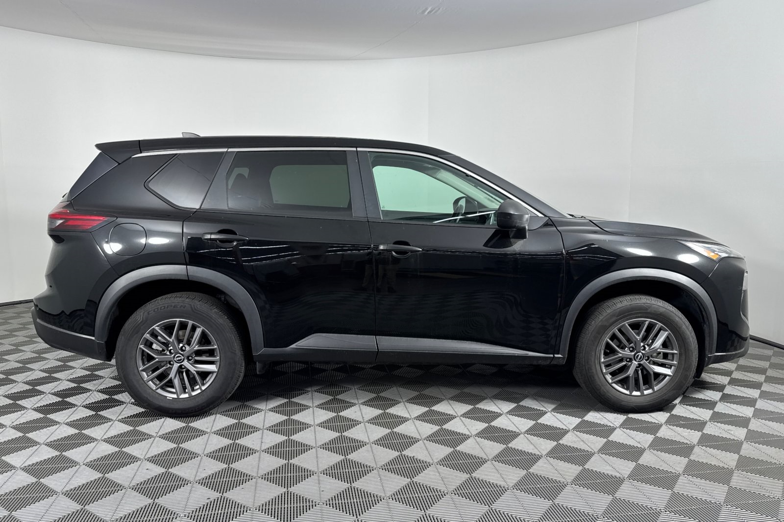 2024 Nissan Rogue S photo 2
