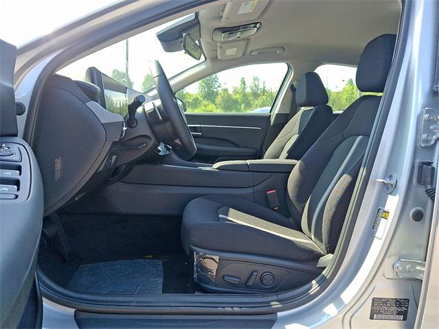 2025 Hyundai Sonata Hybrid SEL photo 11