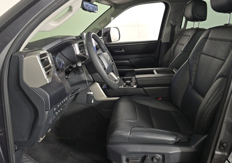 2023 Toyota Tundra SR5 CrewMax photo 5