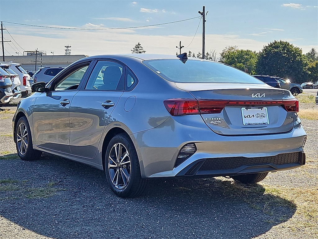 2023 Kia Forte LXS photo 5