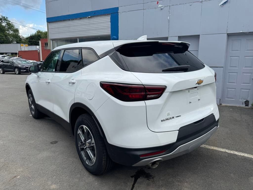 2025 Chevrolet Blazer 2LT photo 3