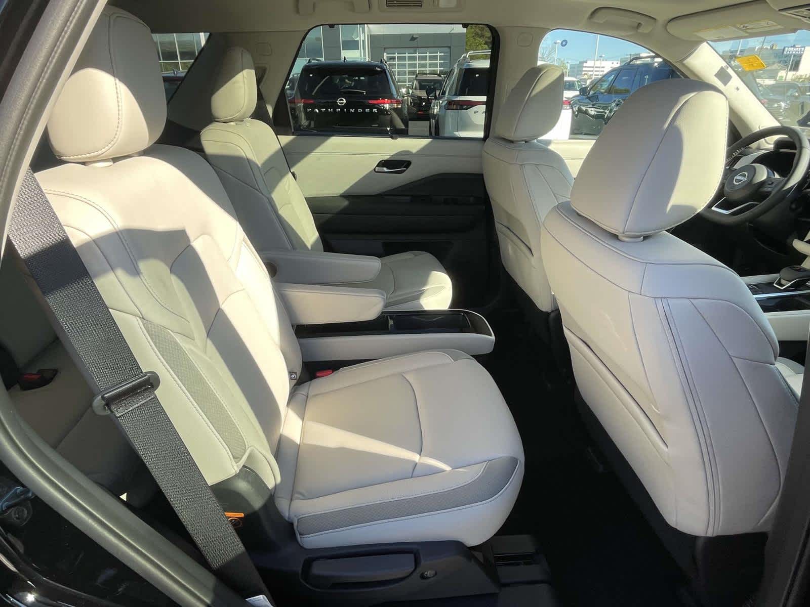 2025 Nissan Pathfinder SL photo 19