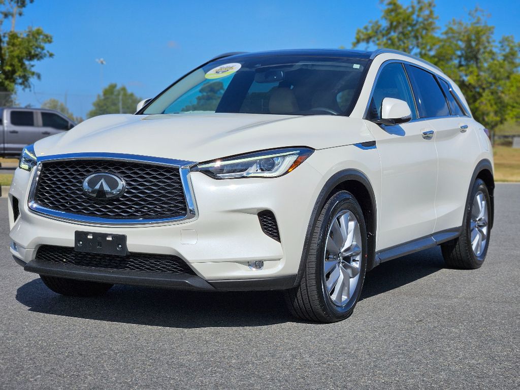 2022 Infiniti QX50 Luxe photo 3