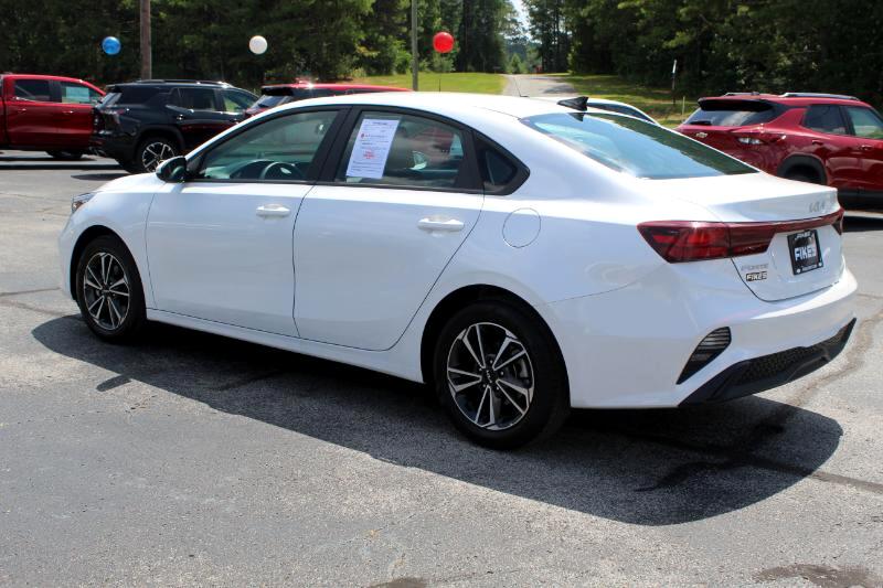 2024 Kia Forte LX photo 8