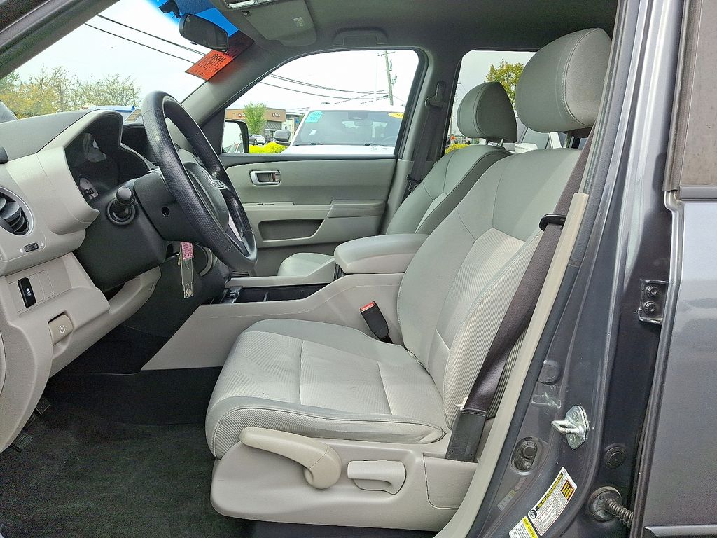 2012 Honda Pilot LX photo 13