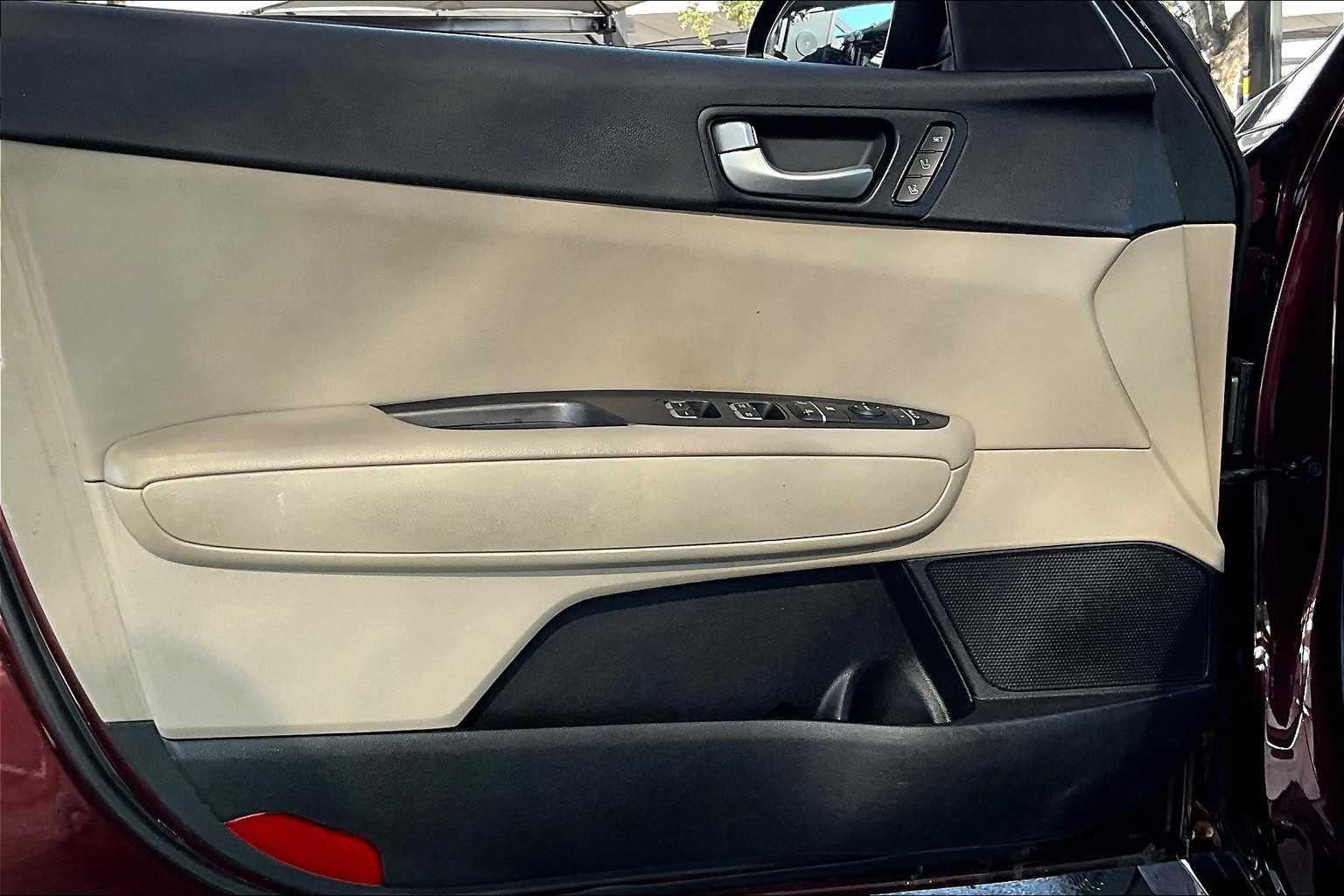 2017 Kia Optima LX photo 21