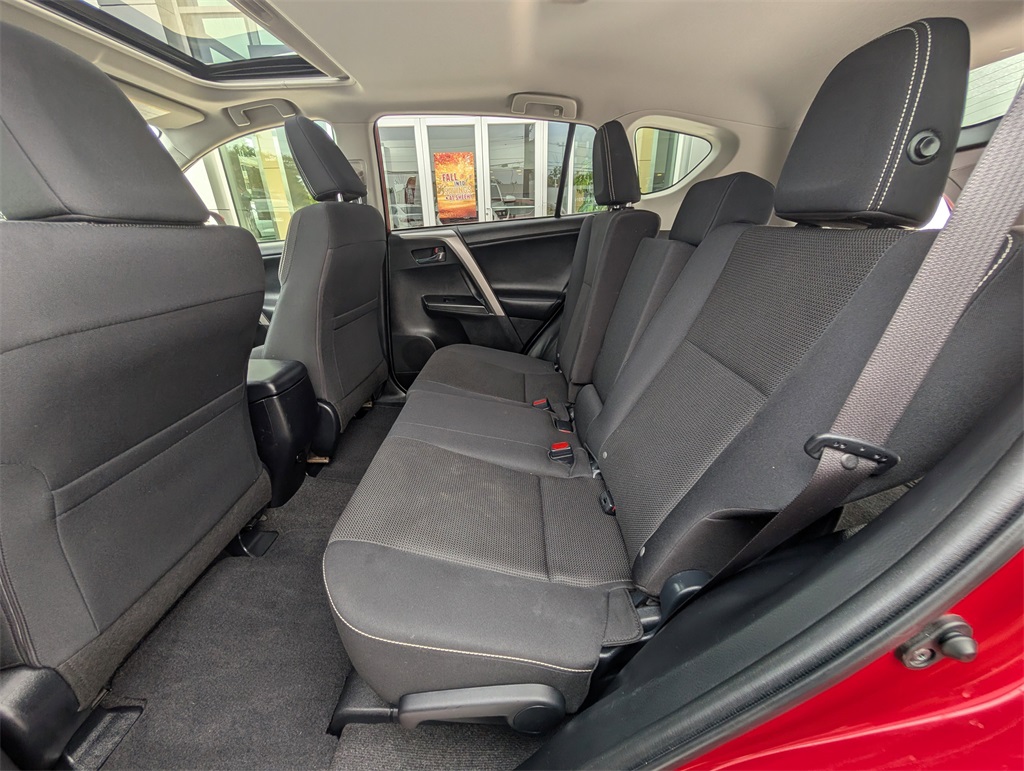 2016 Toyota RAV4 XLE photo 5