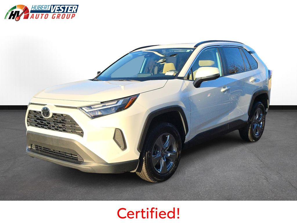 2024 Toyota RAV4 XLE photo 2
