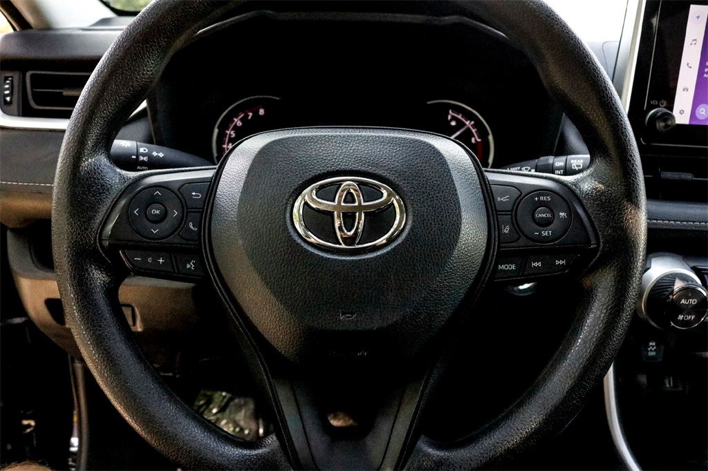 2024 Toyota RAV4 XLE photo 14
