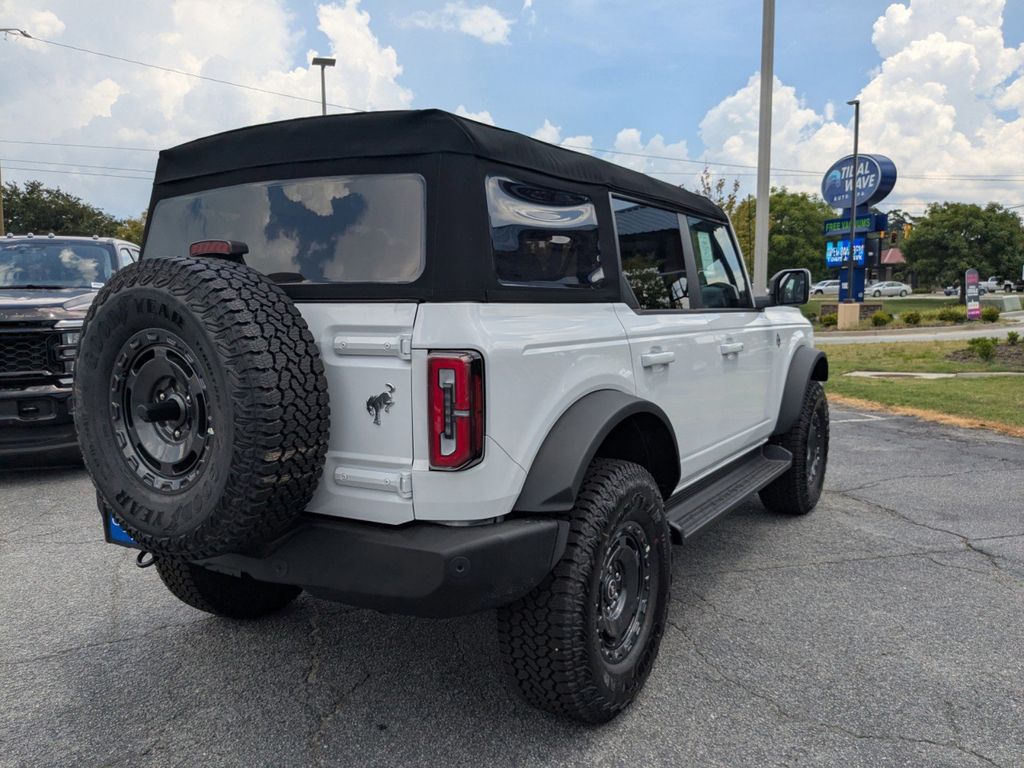 2025 Ford Bronco Outer Banks photo 3