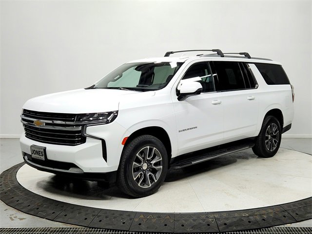 2024 Chevrolet Suburban LT photo 3