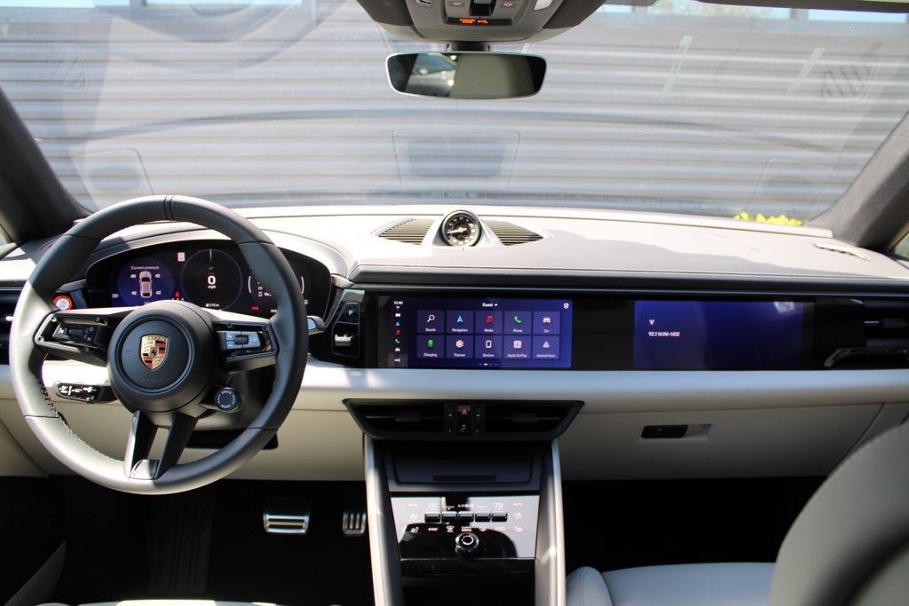 2025 Porsche Macan Electric photo 25